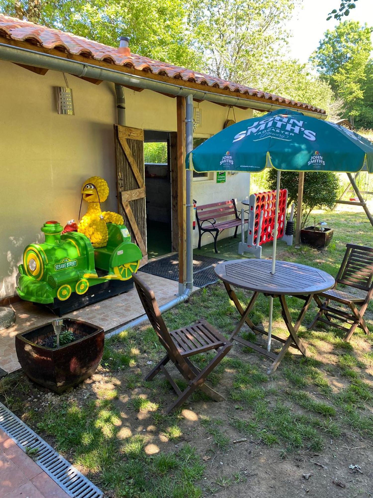 Luxury Safari Tents At Moulin Du Pommier Glamping & Camping Saulgond Экстерьер фото